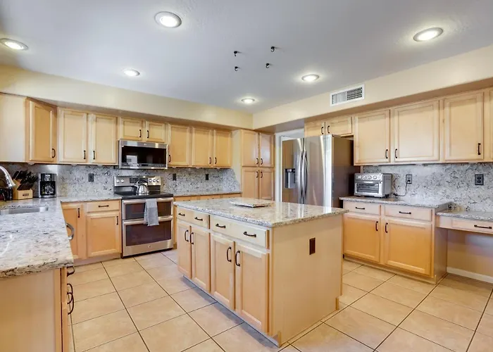 Spacious Near Pebble Creek Holiday home Goodyear