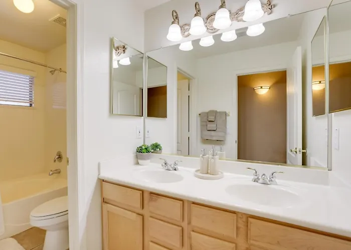 Spacious Near Pebble Creek