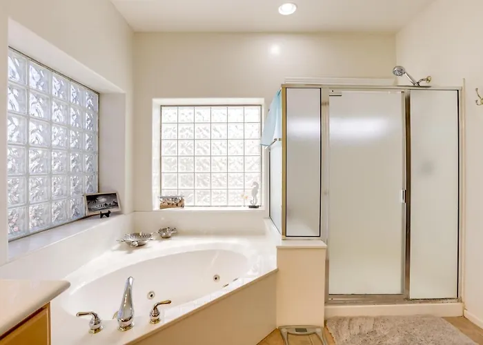 Spacious Near Pebble Creek Holiday home Goodyear