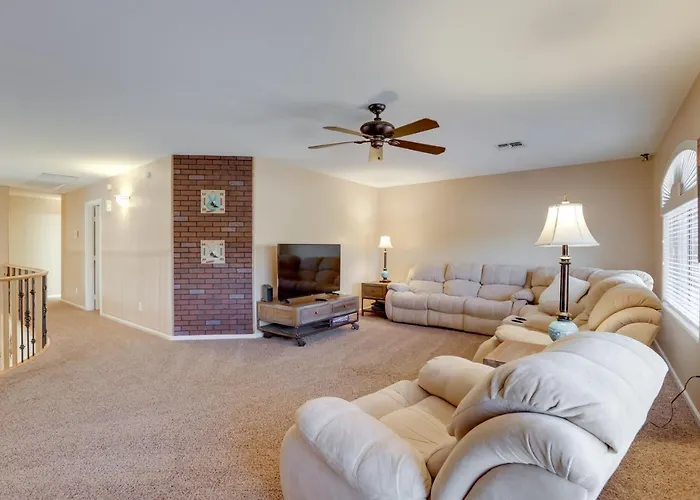 Spacious Near Pebble Creek * Goodyear