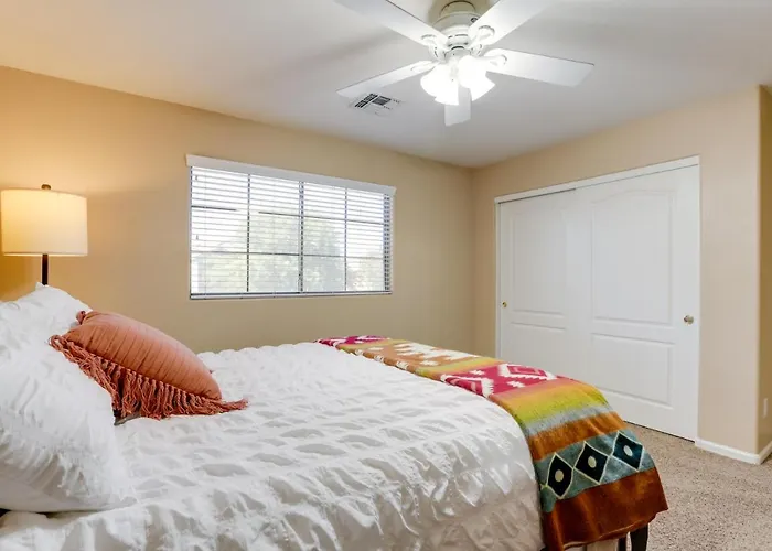 Spacious Near Pebble Creek Holiday home Goodyear